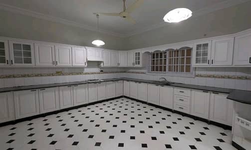 Prime Location 500 Square Yards House In Central DHA Phase 5 For rent