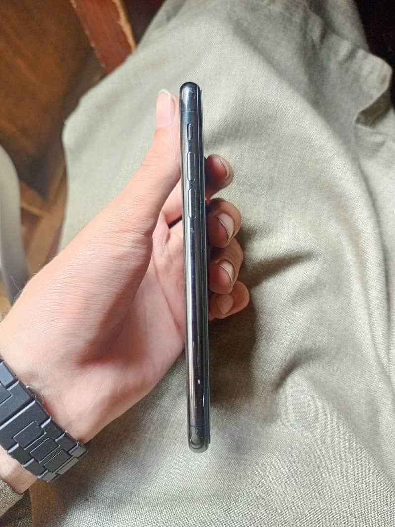 iPhone XS 3