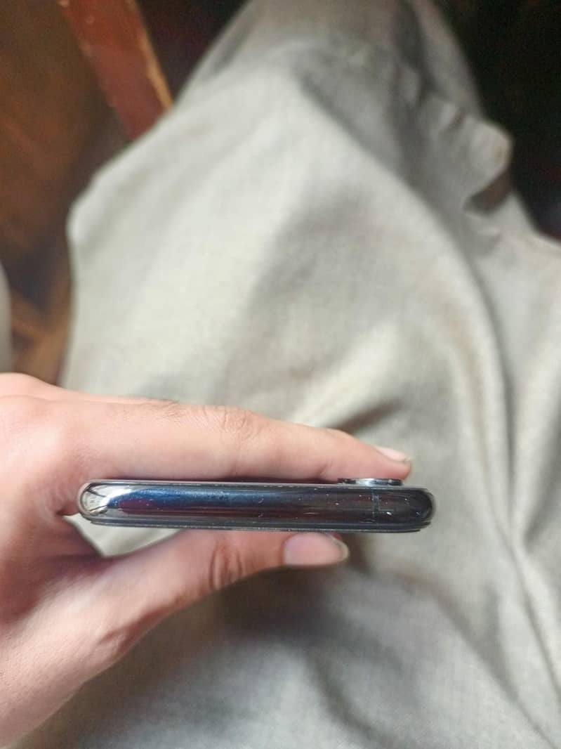 iPhone XS 4