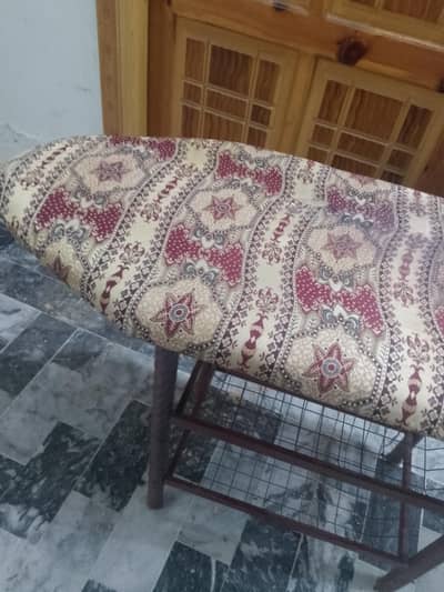 iron stand with good condition 10/8