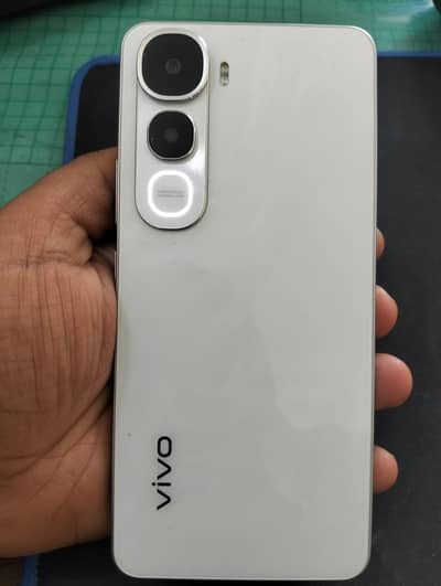 Vivo Y400
