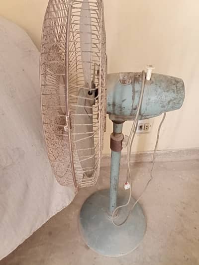 PEDESTAL FAN FOR SALE