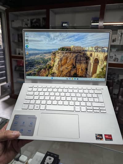 Dell Inspiron 14 5405| Ryzen 5 4500U (Equivalent Intel i5-11th Gen)