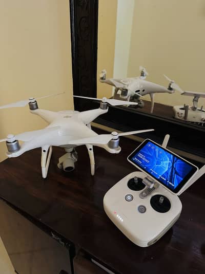 DJI Phantom 4 pro + Builtin screen