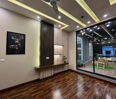 10 Marla House For sale In Bahria Town - Sector C Lahore