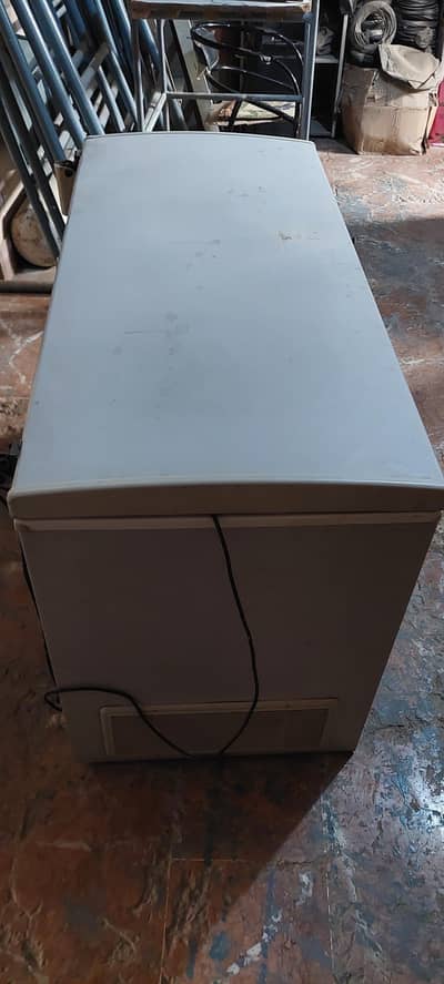 Waves WF-215 Chest Freezer – Good Condition