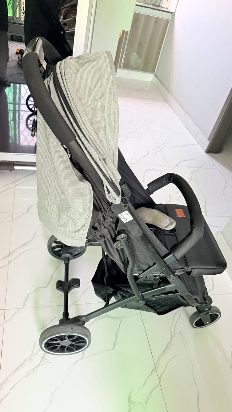 Tinnies walker, kids walker. Stroller. Pram 0