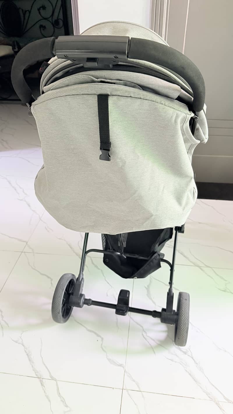 Tinnies walker, kids walker. Stroller. Pram 2