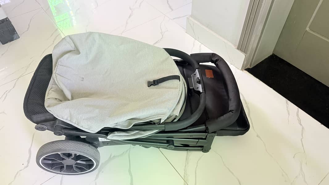 Tinnies walker, kids walker. Stroller. Pram 3