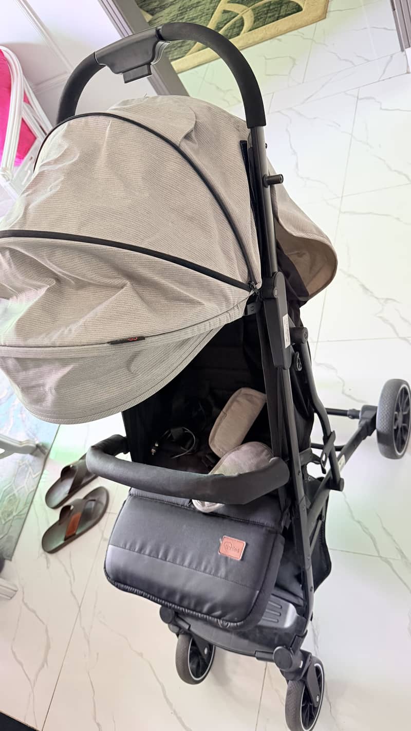 Tinnies walker, kids walker. Stroller. Pram 4