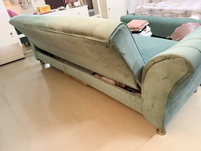 Sofa comes bed