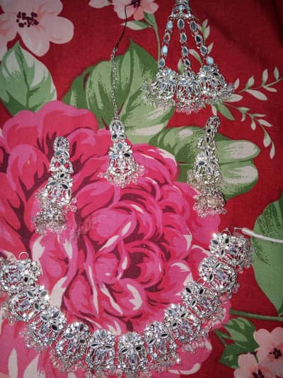 silver artificial jewellery