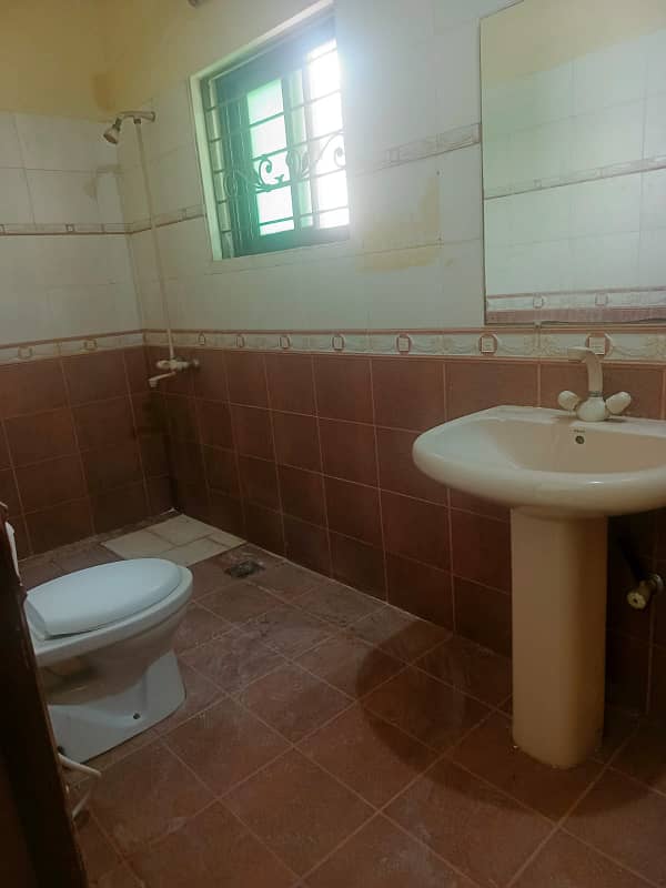 Upper Portion For Grabs In 1 Kanal EME Society 3