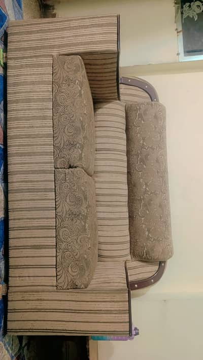 3+2 Seater Sofa Set | Well Maintained | Comfortable & Stylish