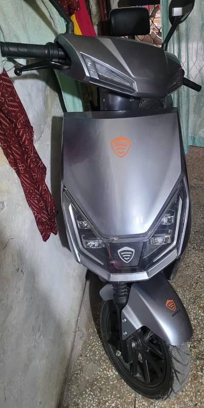Benling Electric Scooter 1200watt 12 inch tubeless tyre condition 9/10