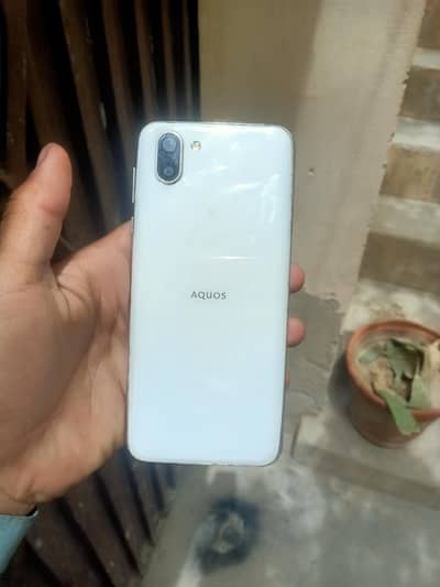 aquos r2 front Minor crack