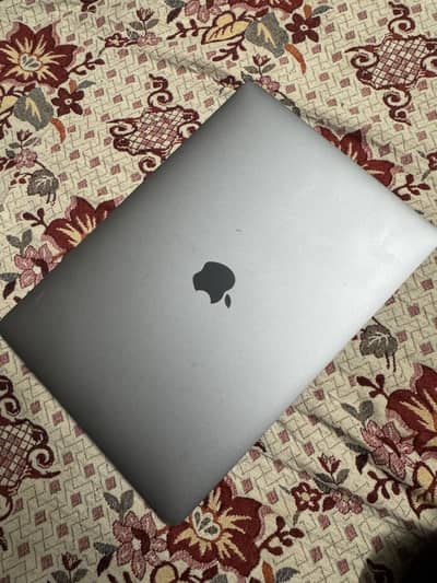 Macbook pro 2017 13 inch 16/256gb