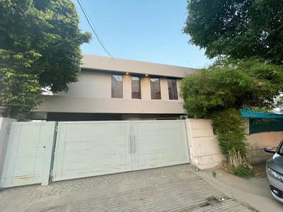 One Kanal Used Modern Design 5-Bedroom Bungalow For Sale At Prime Location Of DHA Lahore Near To Park Masjid & Commercial Market.