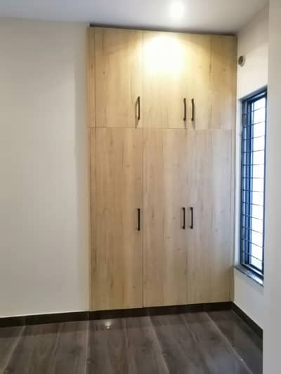 6 MARLA LOWAR PORTION LIKE BRAND NEW