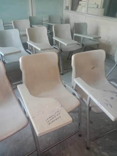 Accademy student chairs