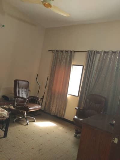 pechs block 6 600 for school 32 rooms 17 bath and any office big parking space