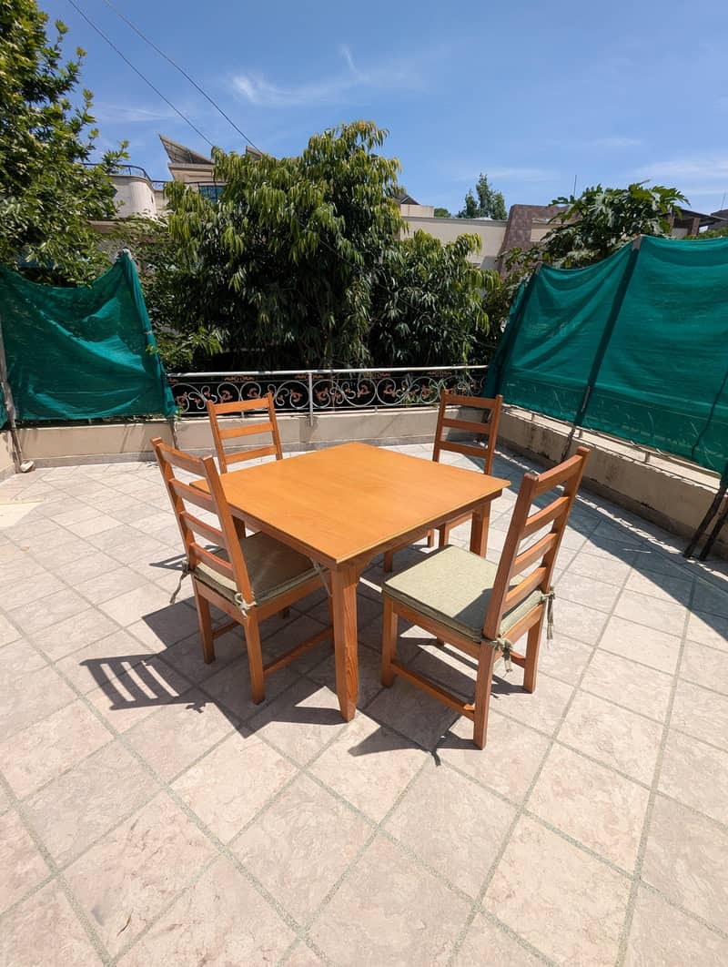 Beautiful Dining table 0