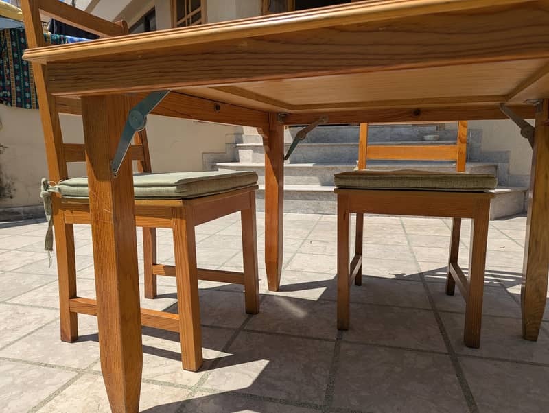 Beautiful Dining table 5