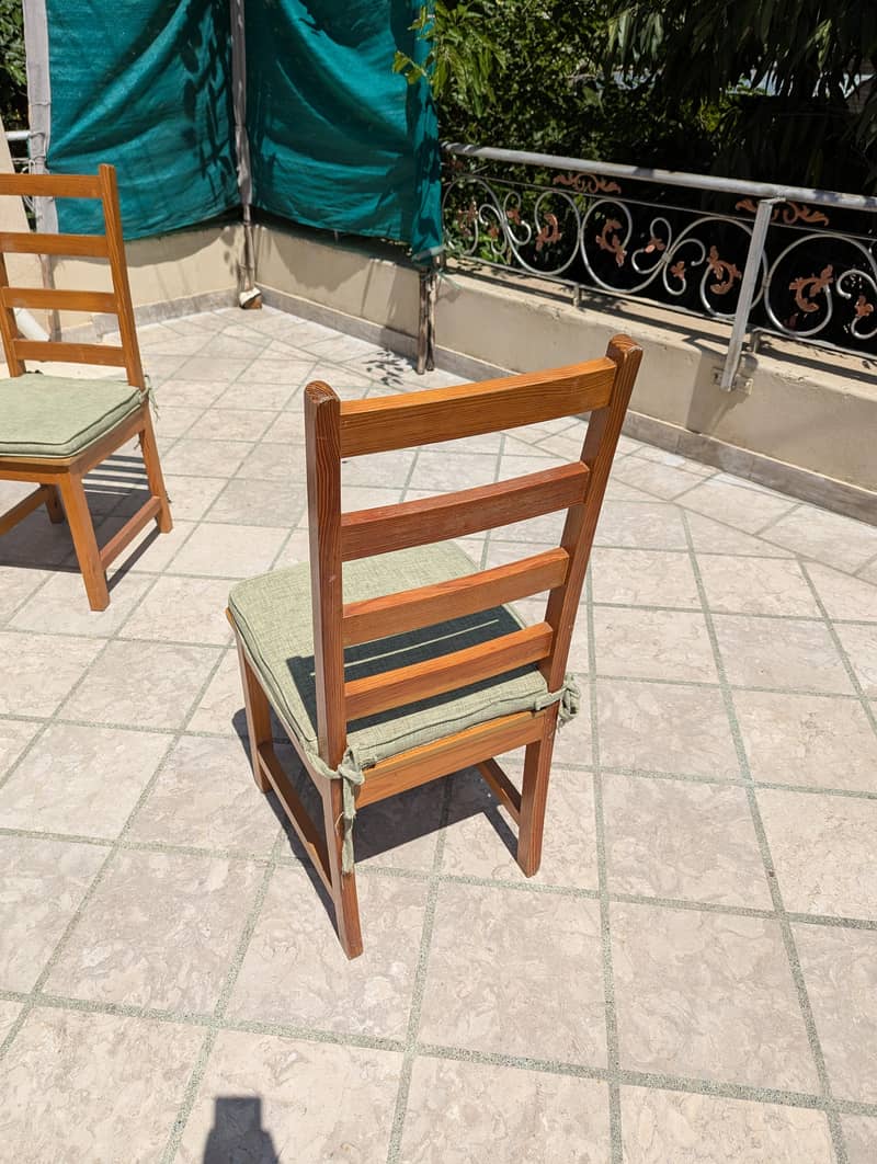 Beautiful Dining table 7