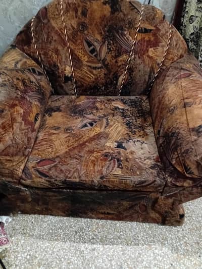 sofa available  in good condition