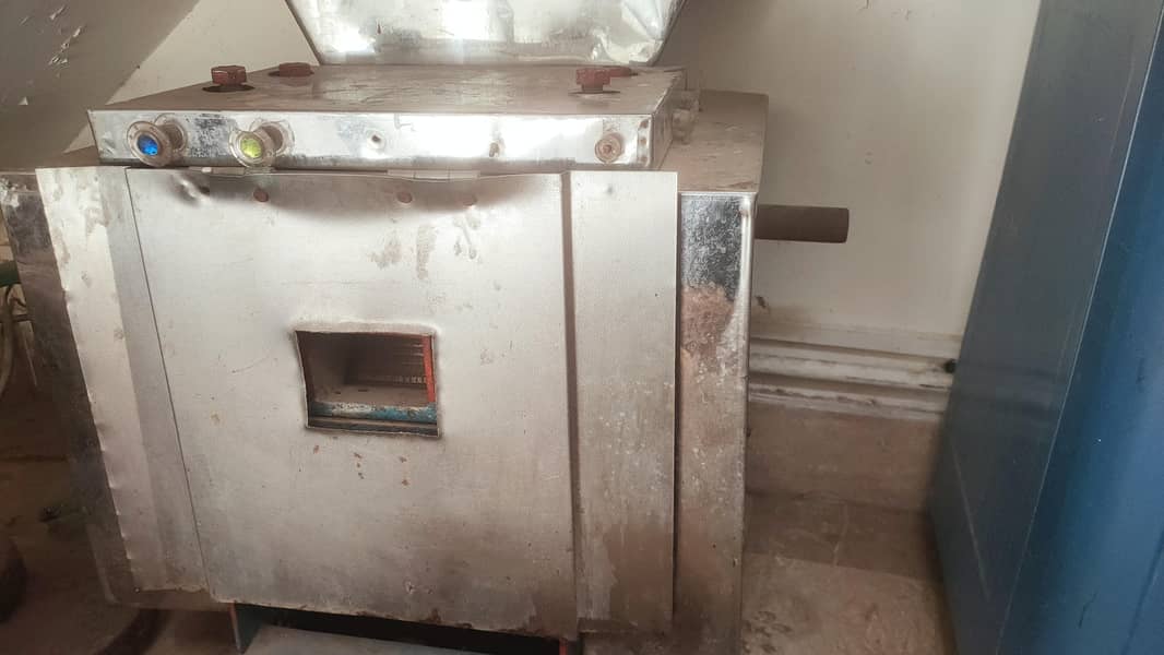 گنا جوس مشین جرنیٹر کے ساتھ  ایک مہینہ یوز کی ہے بس 0