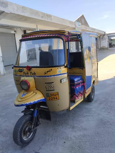 9 seater Rickshaw CNG gas and Petrol