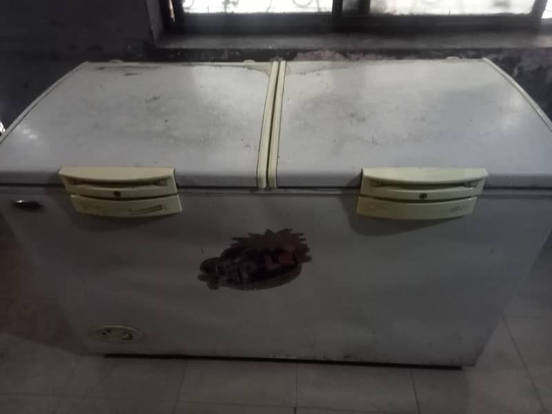 waves deep freezer 1