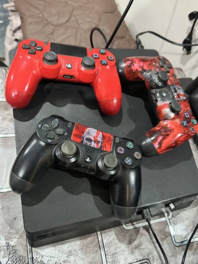 PS4 Slim | Jailbreak | 1TB with 3 controllers