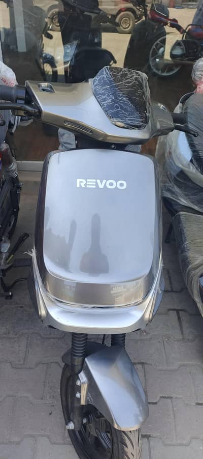 Revoo electric scoty new