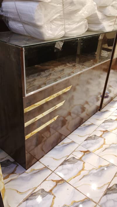 Shelfes hai garment and other shop k liye