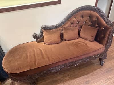 Dewan Sofa Set in good condition
