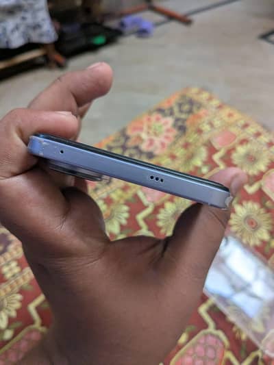 v60(lite) 8+8 . . 256 10/10 condition only 2 month use with box charger