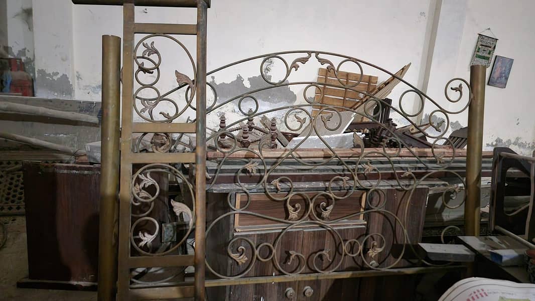 solid double bed with unique design 1