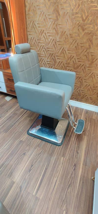 beauty saloon /parlour ( just saman for sale)