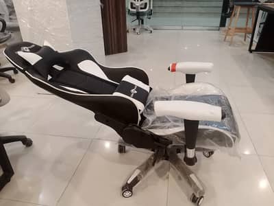 Gaming Chairs/Gaming Table/Chairs