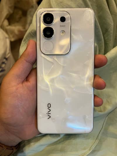 vivo Y29 8/128 complete box in warranty