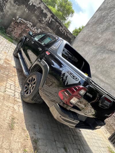 Toyota hilux revo rocco