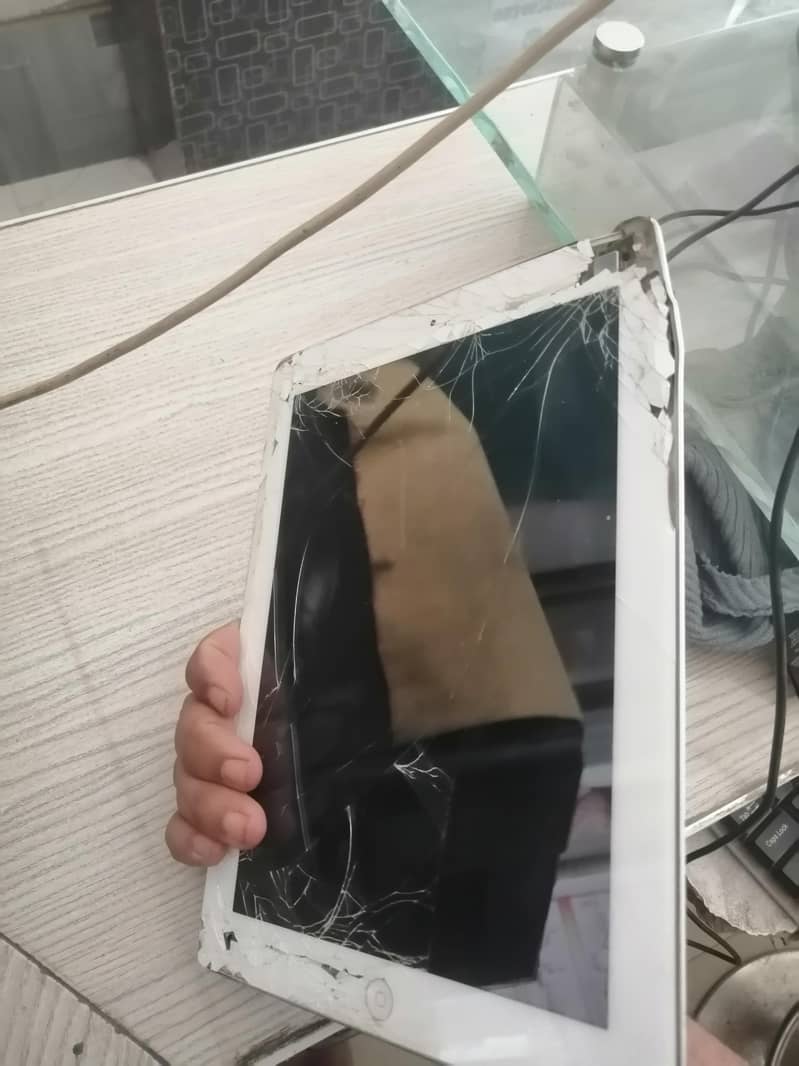 Ipad available only panel damage 4