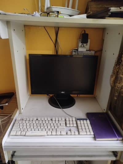 budget friendly gaming pc with a computer table