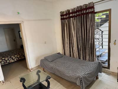 7.5 Marla ground portion park feceing house available for rent in buch vilas Multan