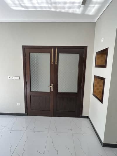 1 kanal Brand New House available for rent