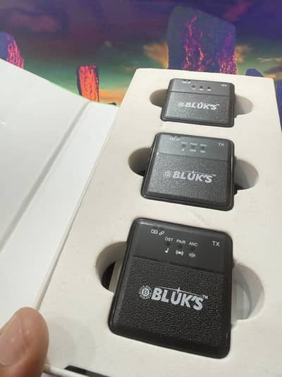BLUKS BX9 Wireless Lavalier Microphone