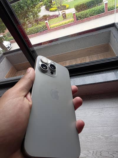 Apple iPhone 15 Pro Max , 256GB (Natural Titanium)