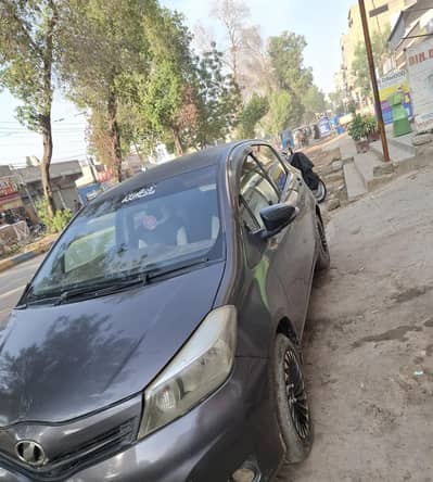 toyota vitz 2011/14 sidet touchp urjent sale 03151025628