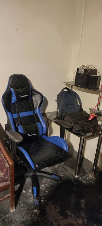 Computer Table with Glass top and shelfs 8/10 (Table only)